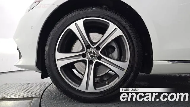 Mercedes-Benz E-Class 2019 thumb 5