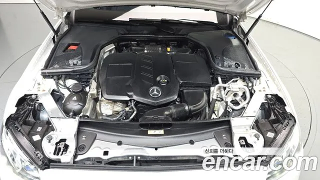 Mercedes-Benz E-Class 2019 thumb 6