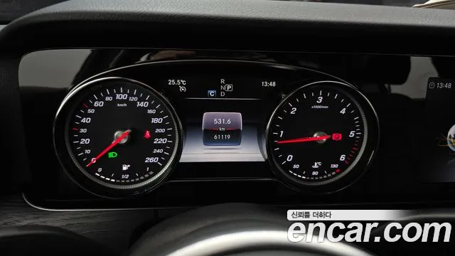 Mercedes-Benz E-Class 2019 thumb 8