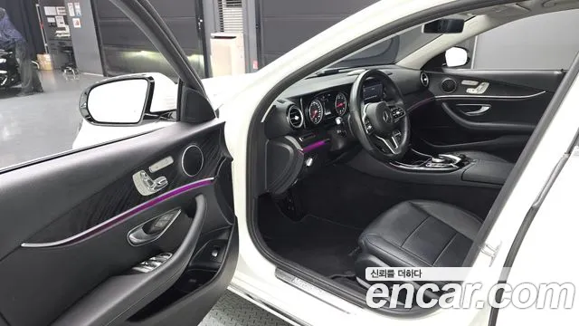 Mercedes-Benz E-Class 2019 thumb 10