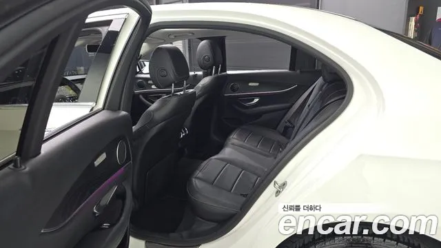 Mercedes-Benz E-Class 2019 thumb 11