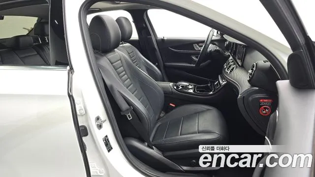Mercedes-Benz E-Class 2019 thumb 12