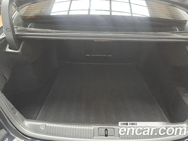 Renault Latitude 2012 thumb 9