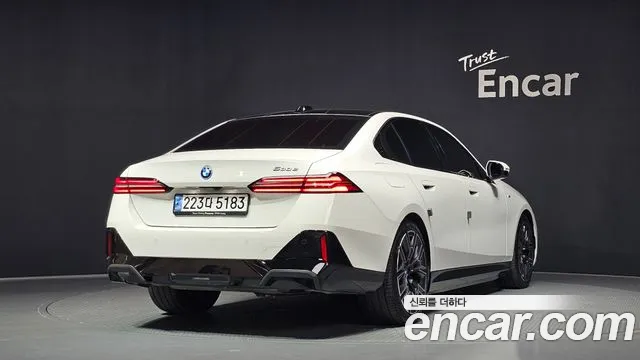 BMW 5 серии 2025 thumb 2