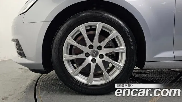 Audi A4 2019 thumb 4