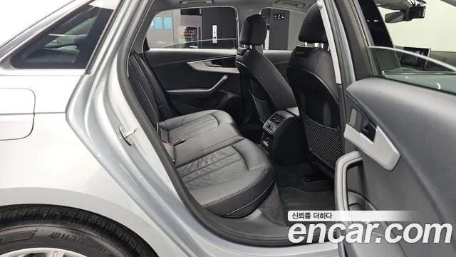 Audi A4 2019 thumb 10
