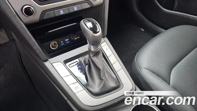 Hyundai Avante 2017 thumb 9