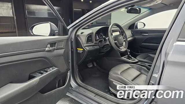 Hyundai Avante 2017 thumb 10