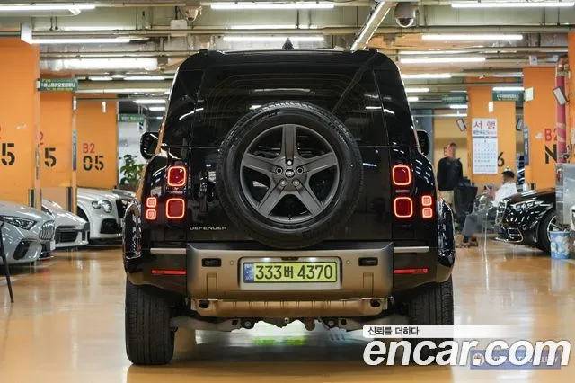 Land Rover Defender 2024 thumb 4