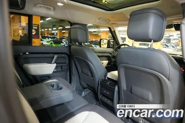 Land Rover Defender 2024 thumb 12