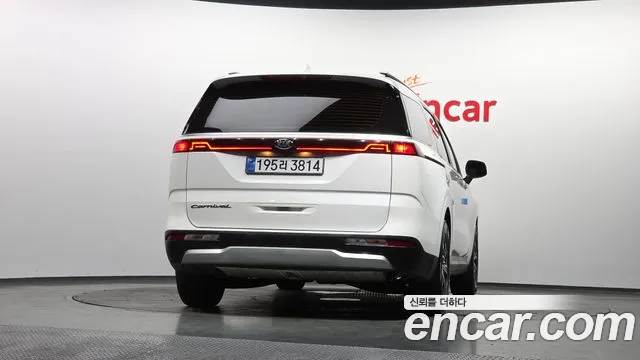 Kia Carnival 2021 thumb 4