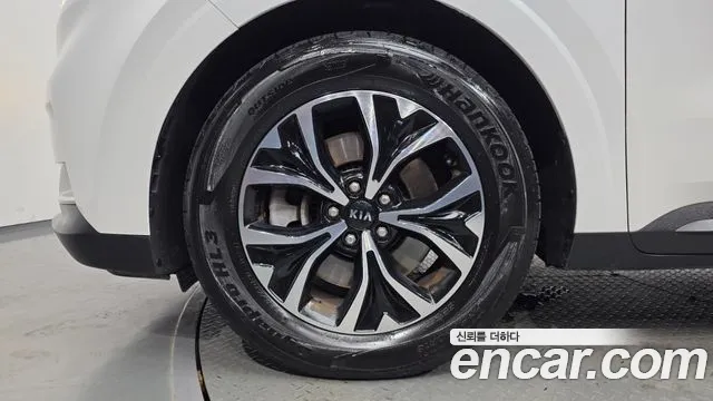 Kia Carnival 2021 thumb 5