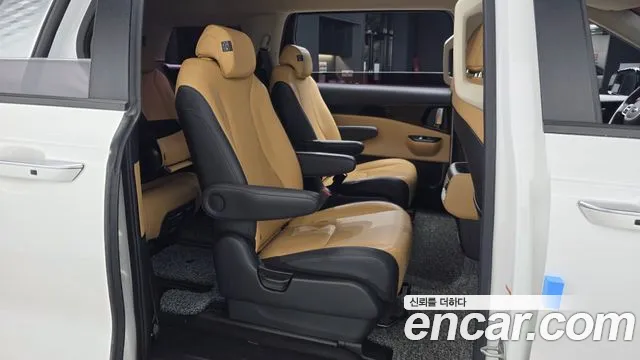 Kia Carnival 2021 thumb 12