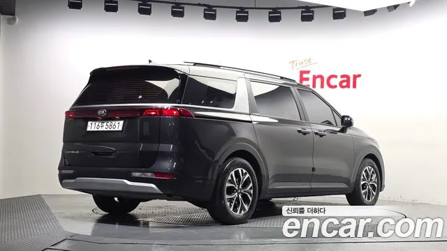 Kia Carnival 2021 thumb 2