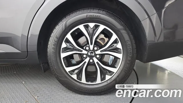 Kia Carnival 2021 thumb 5