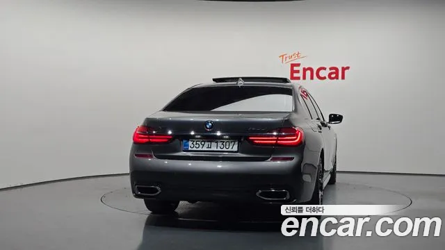 BMW 7 серии 2017 thumb 4