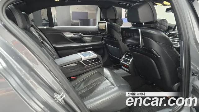 BMW 7 серии 2017 thumb 11
