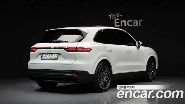 Porsche Cayenne 2023 thumb 2