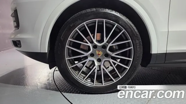 Porsche Cayenne 2023 thumb 5
