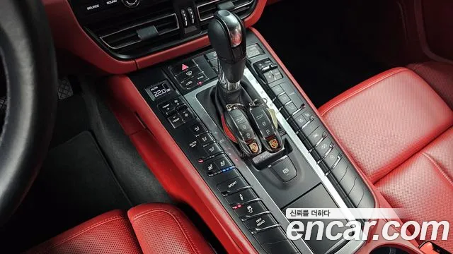Porsche Macan 2021 thumb 8