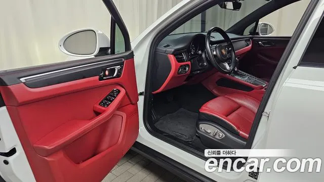 Porsche Macan 2021 thumb 9