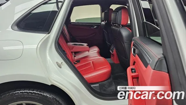 Porsche Macan 2021 thumb 10