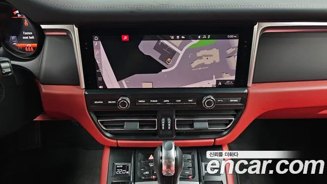 Porsche Macan 2021 thumb 11