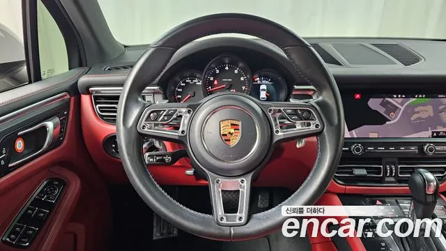 Porsche Macan 2021 thumb 12