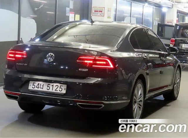 Volkswagen Passat GT 2018 thumb 4