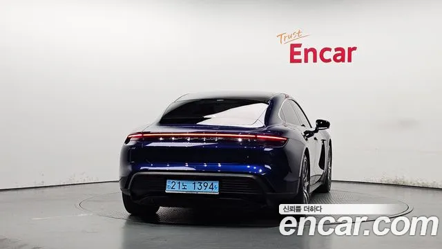 Porsche Taycan 2021 thumb 4