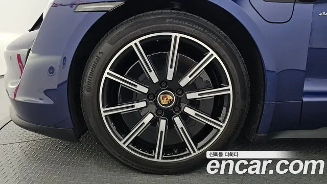 Porsche Taycan 2021 thumb 5