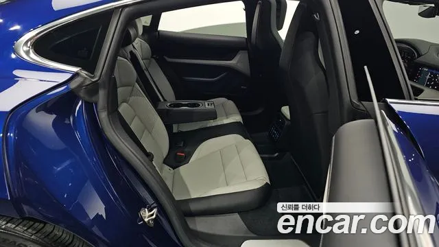 Porsche Taycan 2021 thumb 11