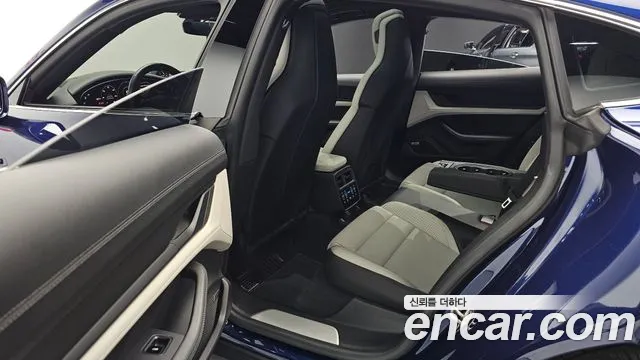 Porsche Taycan 2021 thumb 12