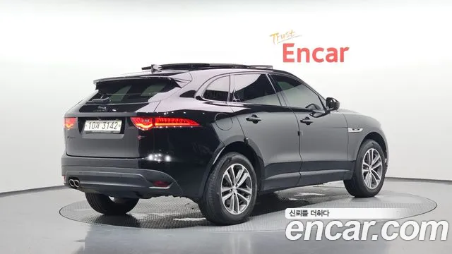 Jaguar F-Pace 2017 thumb 2