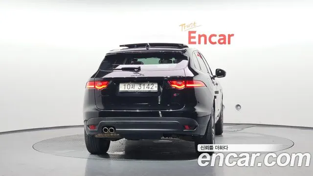 Jaguar F-Pace 2017 thumb 4