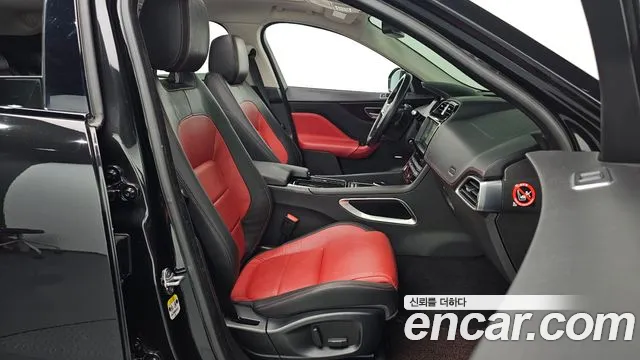 Jaguar F-Pace 2017 thumb 10