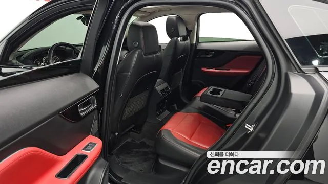 Jaguar F-Pace 2017 thumb 12