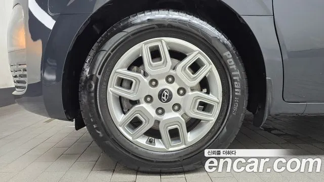 Hyundai Staria 2024 thumb 4