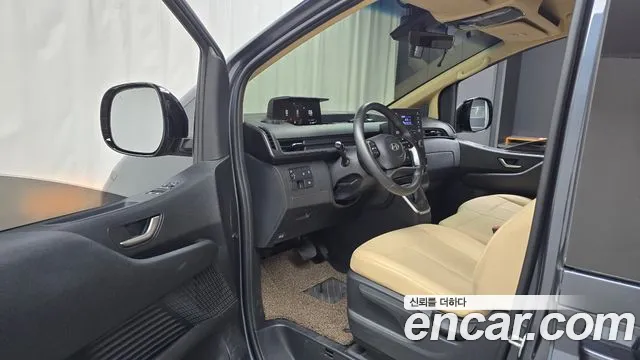 Hyundai Staria 2024 thumb 9