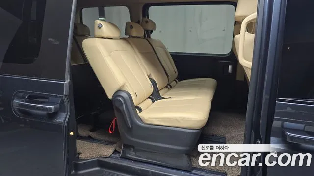 Hyundai Staria 2024 thumb 10