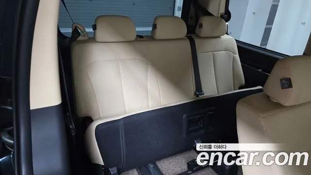 Hyundai Staria 2024 thumb 11