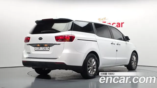 Kia Carnival 2018 thumb 2