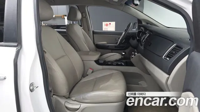 Kia Carnival 2018 thumb 11