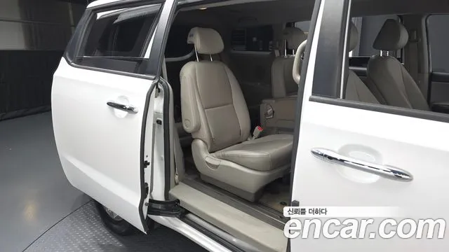 Kia Carnival 2018 thumb 12