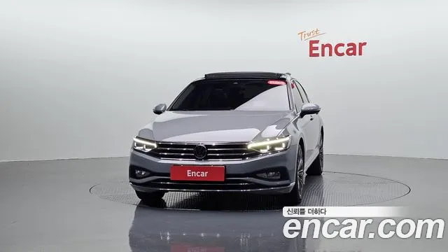 Volkswagen Passat (North America and China) 2022 thumb 2
