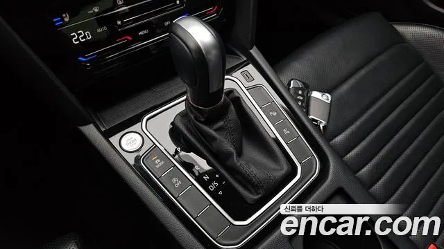 Volkswagen Passat (North America and China) 2022 thumb 8