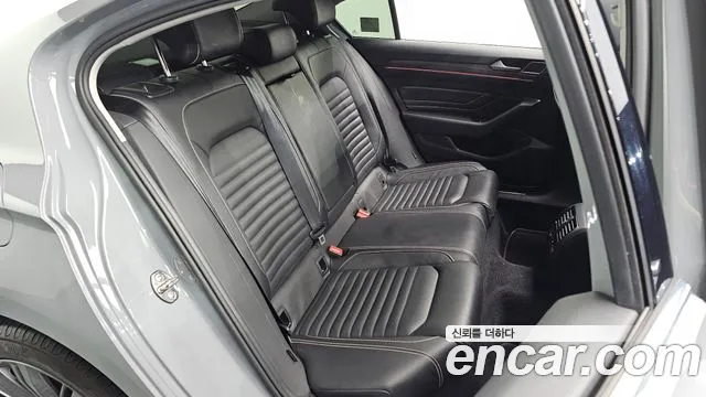 Volkswagen Passat (North America and China) 2022 thumb 10