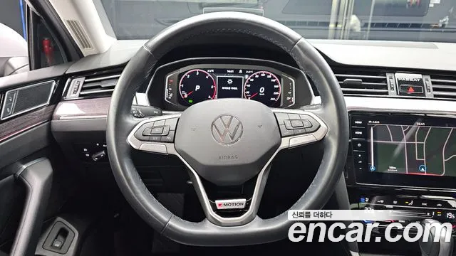 Volkswagen Passat (North America and China) 2022 thumb 12
