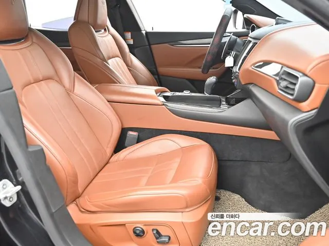 Maserati Levante 2017 thumb 10