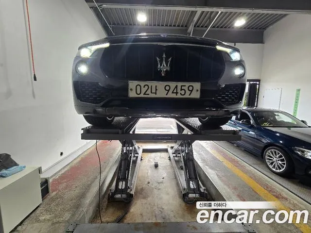 Maserati Levante 2017 thumb 4